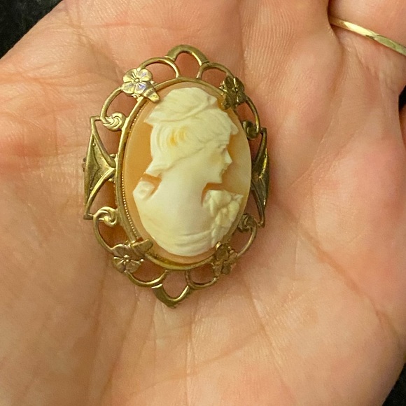 Authentic vintage shell cameo brooch with filigree frame - Picture 6 of 12
